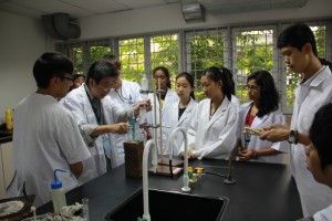 MCKL students in the science lab