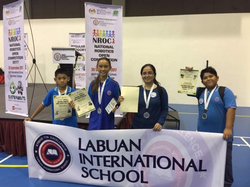 1st Runner Up Team (from left): Thoriq Zulkarnain, Jade Zhi Ping Langshaw, Ms Warnnie Musah, Faris Haim bin Mohd Shukri. 