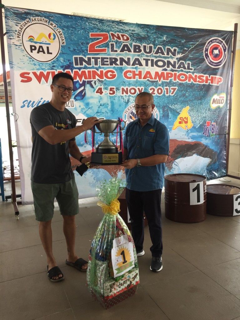 Rozman presented trophy to Overall Champion PREPS Team Manager