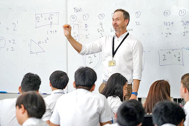 Dr James Tanton delivers a talk to students of Jerudong International School (JIS) during their maths week